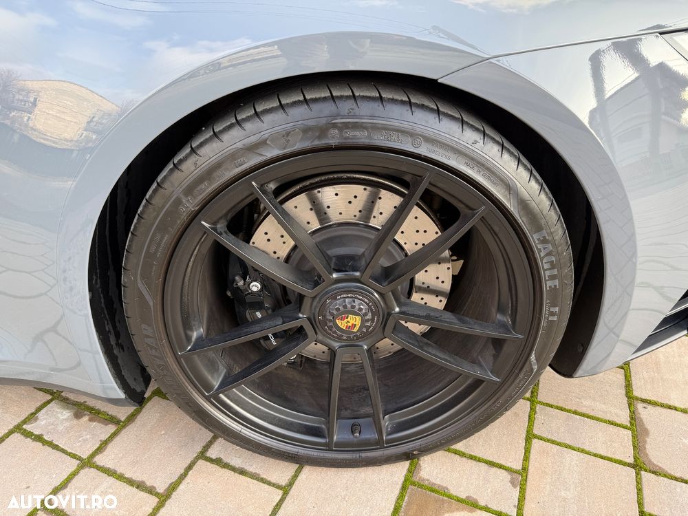 Porsche 911 Carrera 4 GTS PDK - 11