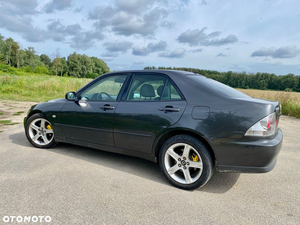 Lexus IS - 2