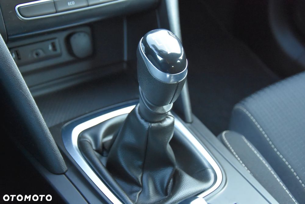 Renault Megane ENERGY TCe 100 EXPERIENCE - 34