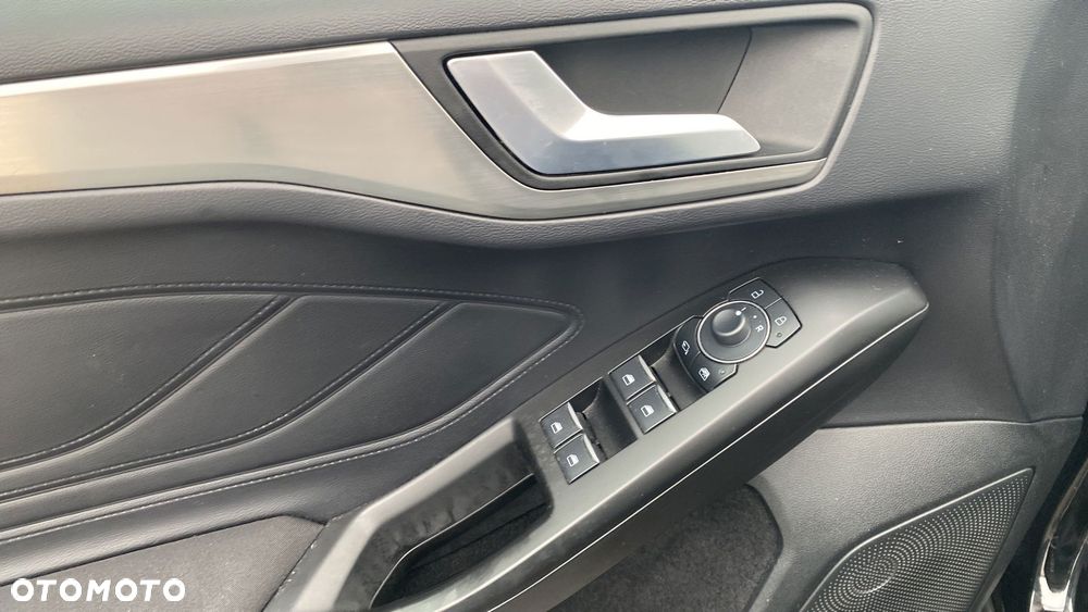 Ford Focus 1.0 EcoBoost mHEV Titanium X - 14