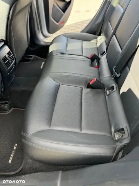 Mercedes-Benz CLA 250 7G-DCT - 12