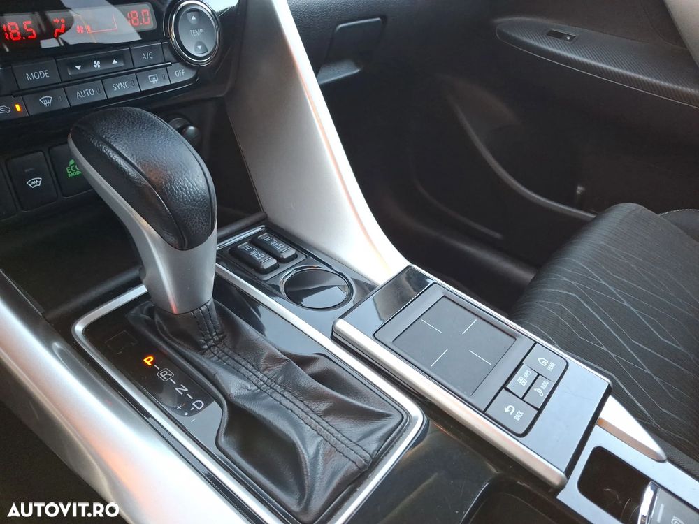 Mitsubishi Eclipse-Cross - 12