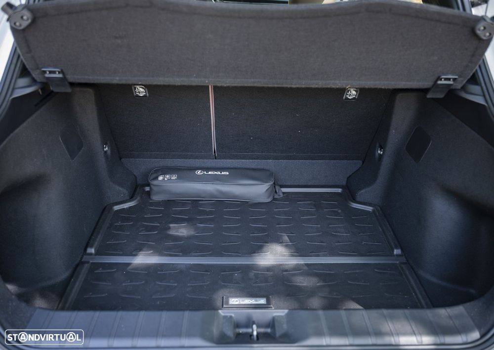 Lexus LBX Elegant - 7