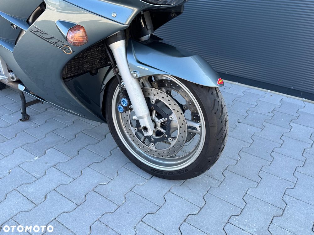 Yamaha FJR - 6