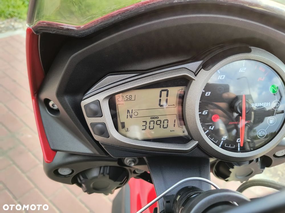 Triumph Street Triple - 11
