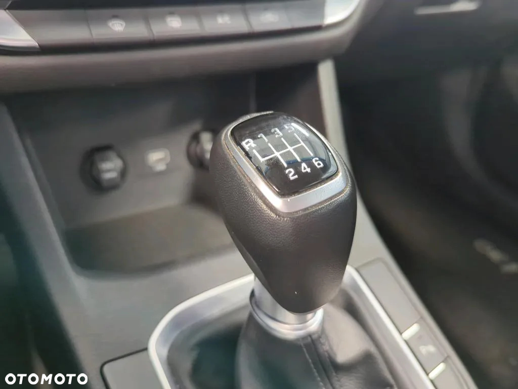 Hyundai i30 1.5 DPI Classic + - 13