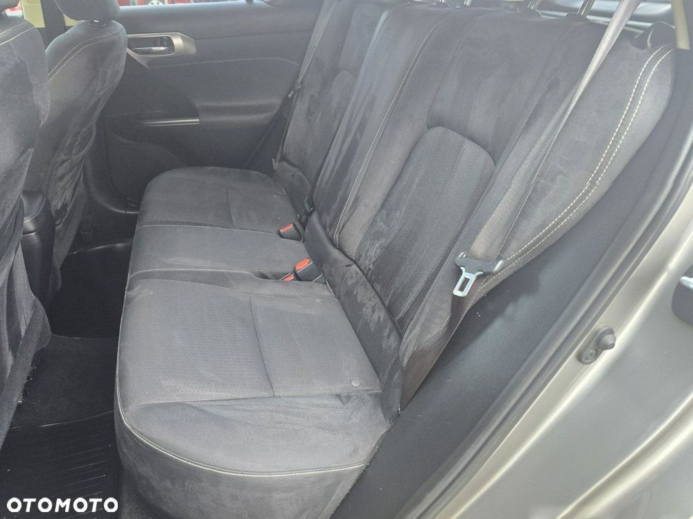 Lexus CT - 13