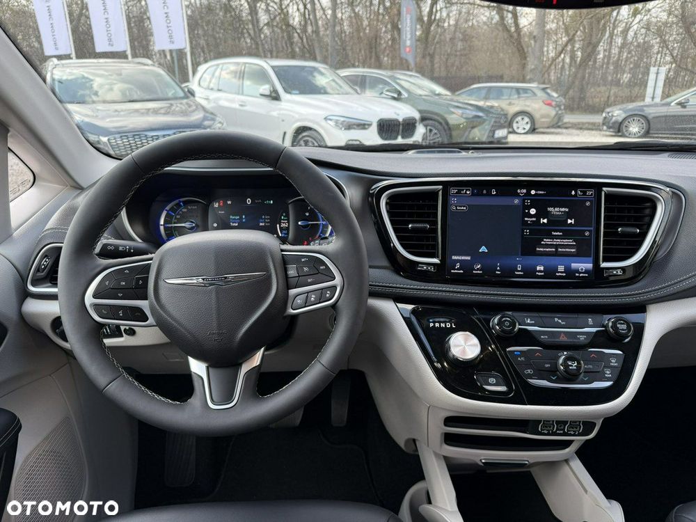 Chrysler Pacifica - 20