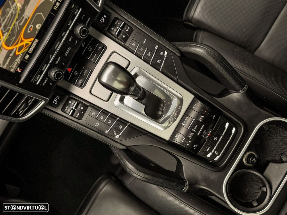 Porsche Cayenne - 40