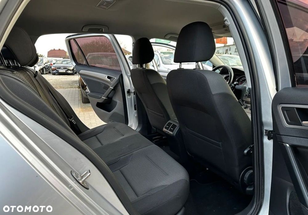 Volkswagen Golf - 25