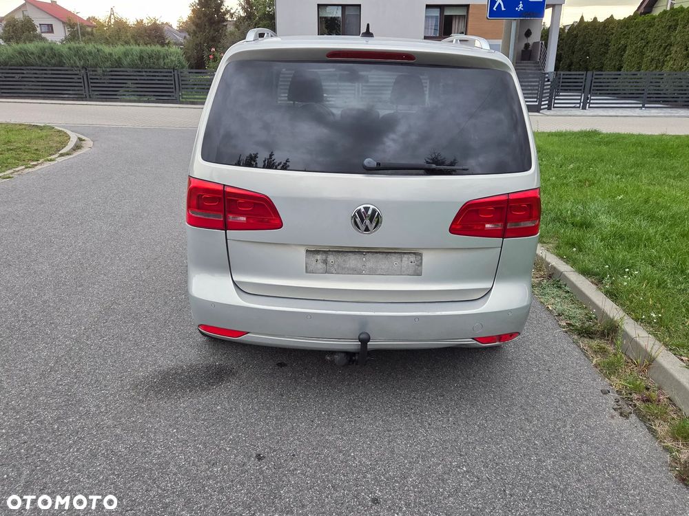 Volkswagen Touran - 10