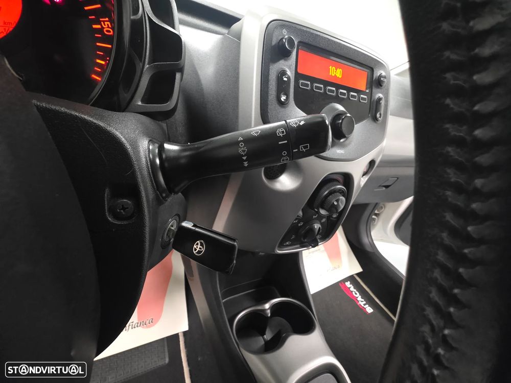 Toyota Aygo 1.0 X-Play Plus MM - 34