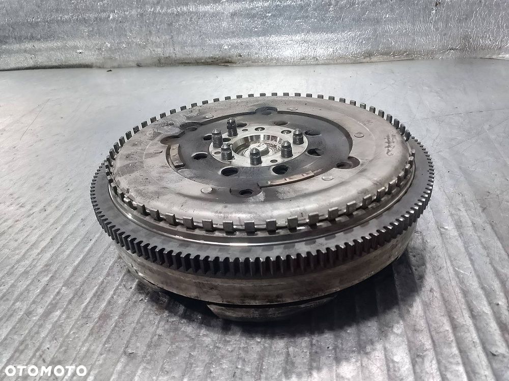 KOŁO DWUMASOWE KOMPLETNE MERCEDES-BENZ VITO 639 - 2