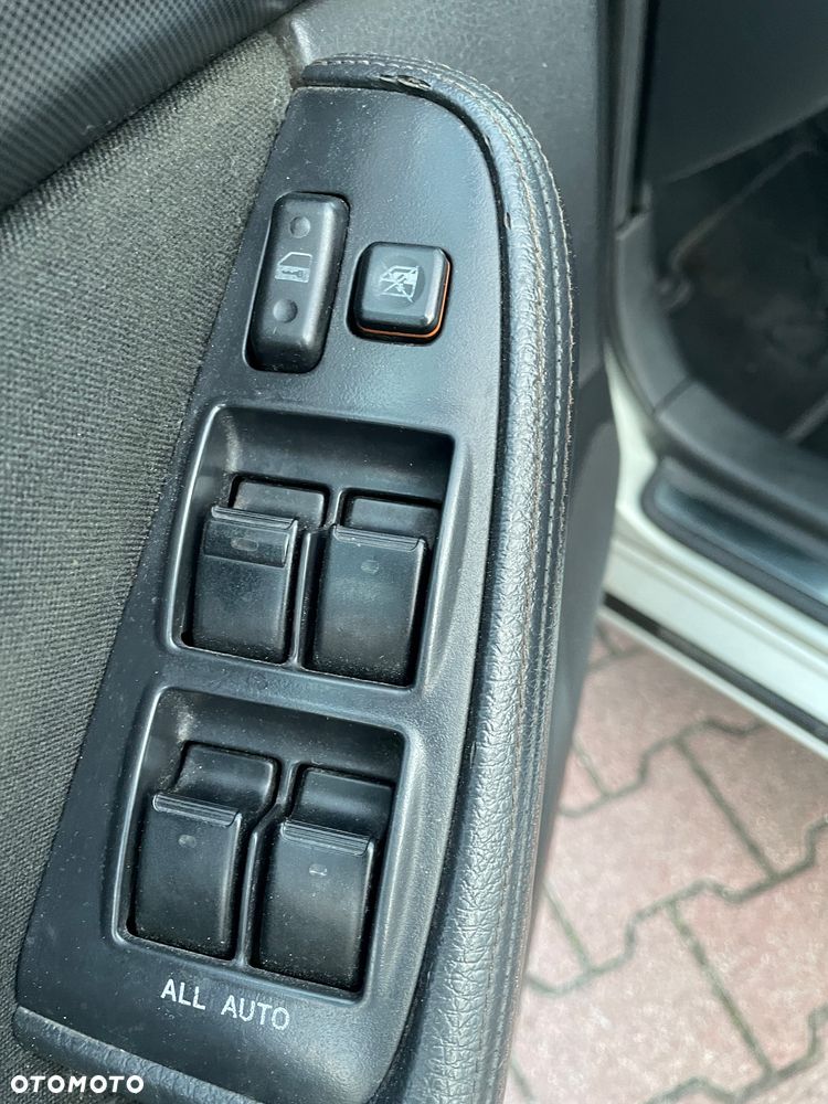 Toyota Avensis 2.0 D-4D - 11