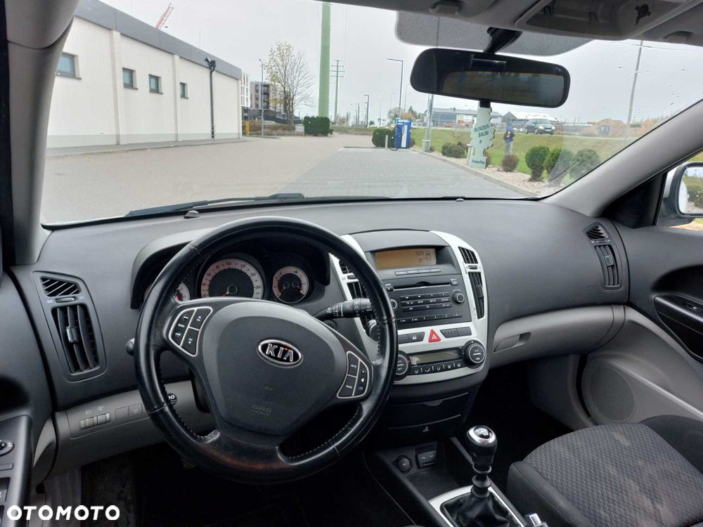 Kia Ceed - 4