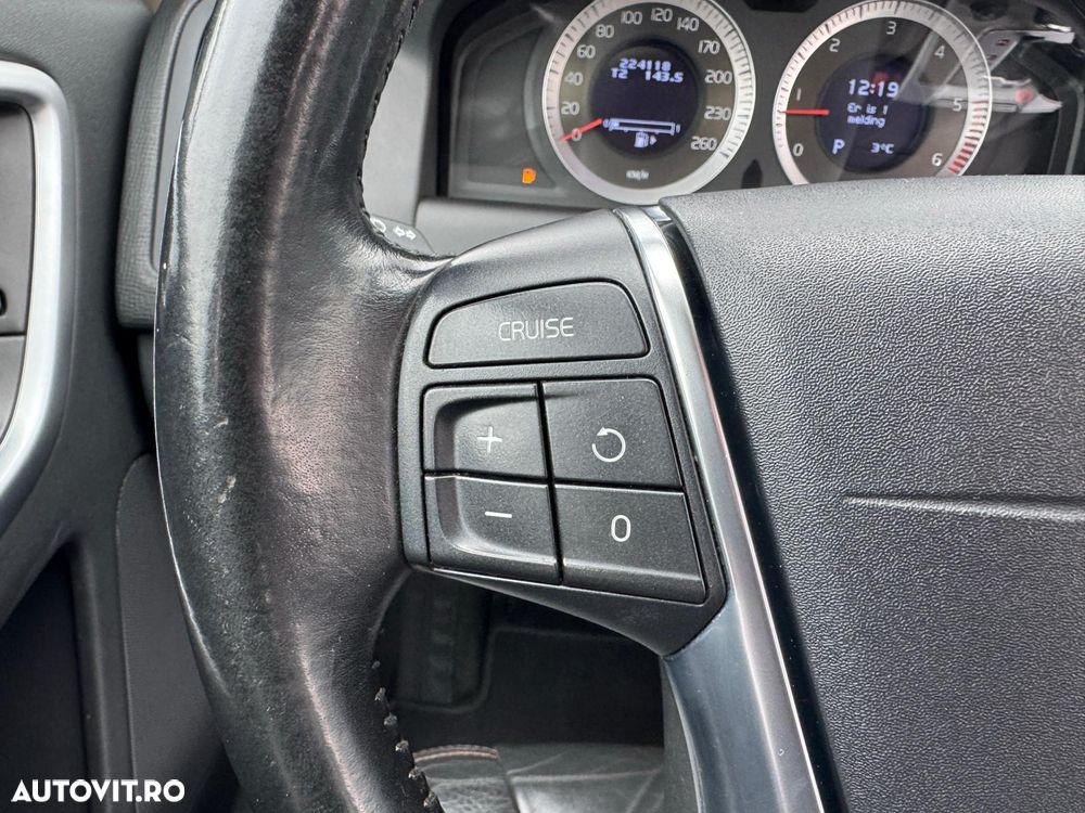 Volvo XC 60 D5 AWD Aut. Momentum - 24