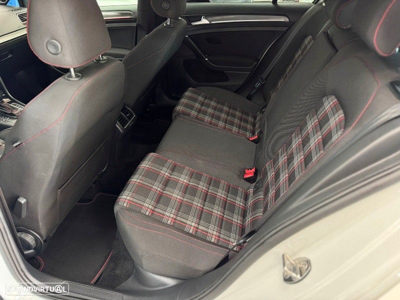 VW Golf 2.0 TSI GTI DSG Performance - 45