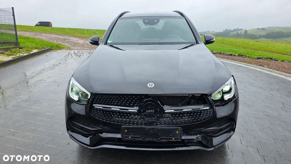 Mercedes-Benz GLC 300 d 4Matic 9G-TRONIC AMG Line - 2