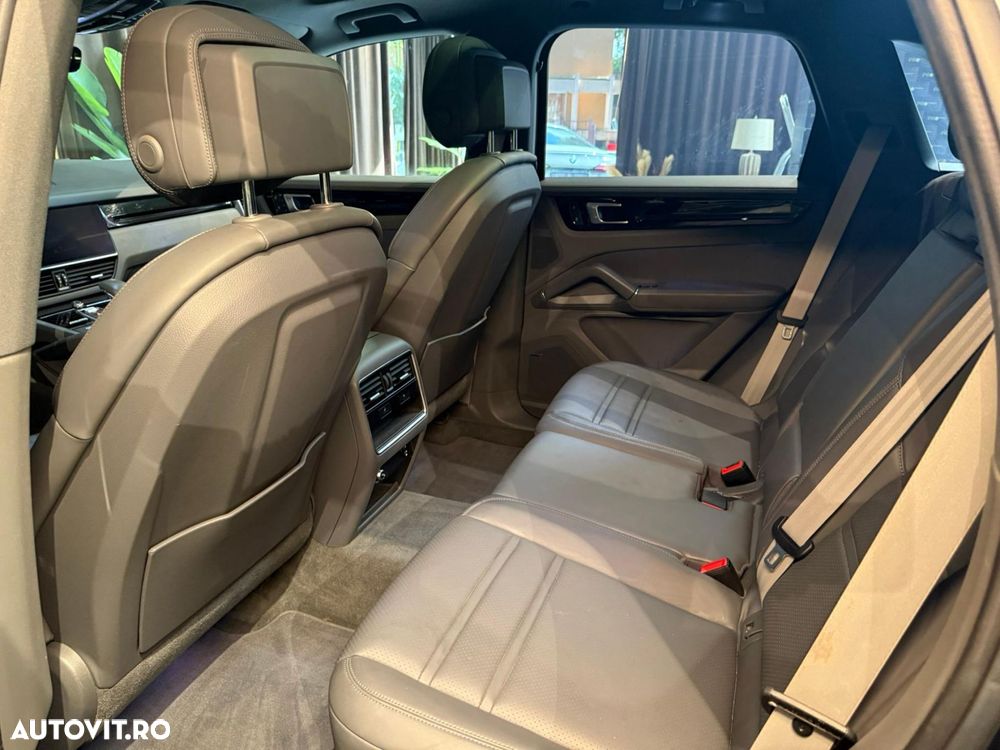 Porsche Cayenne - 14