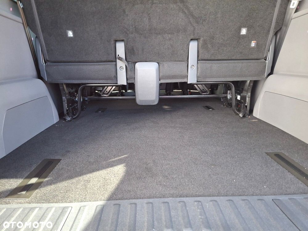 Volkswagen Caravelle - 38