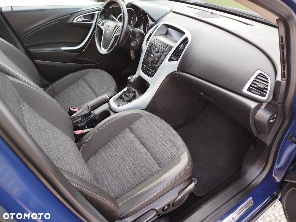 Opel Astra 1.4 Turbo 150 Jahre - 19