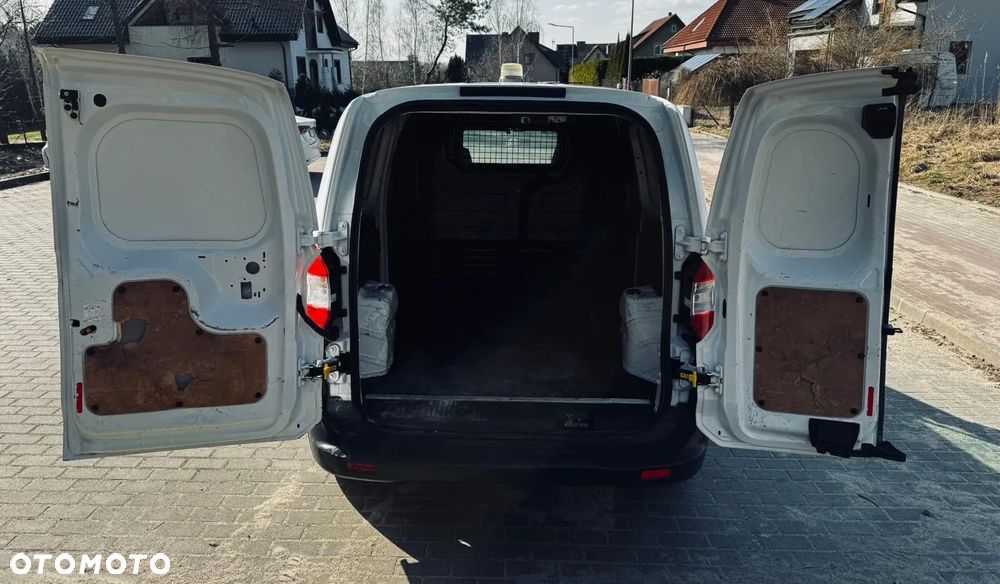 Ford Courier - 13