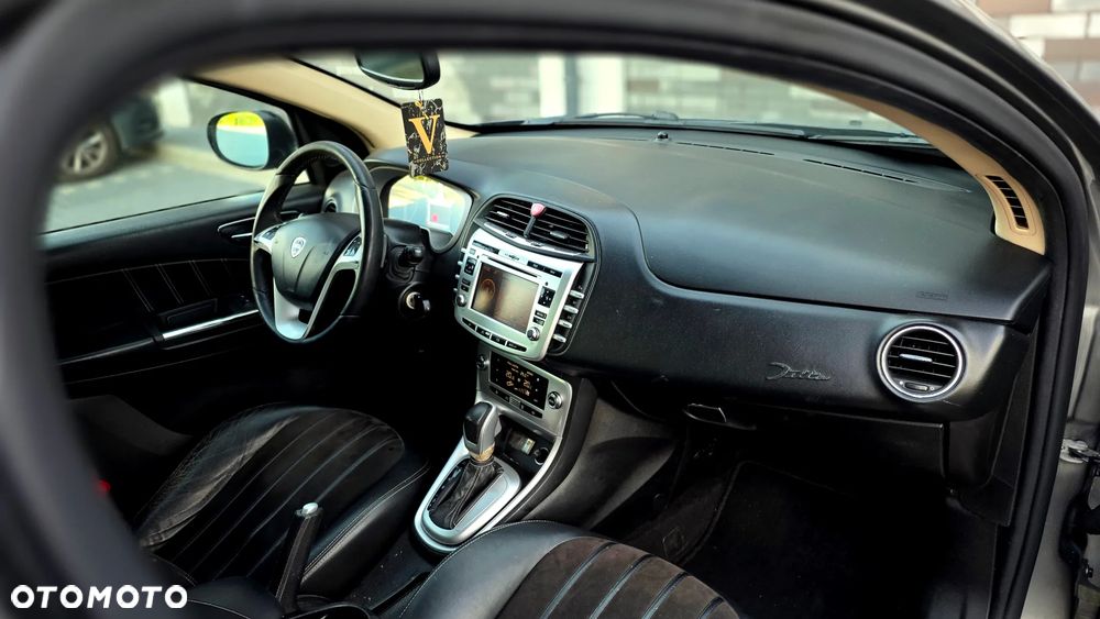 Lancia Delta 1.8 T-Jet Platino Sportronic - 12
