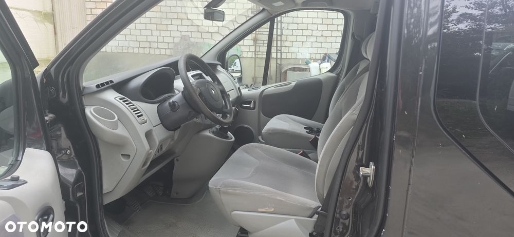 Renault Trafic Grand Passenger Black Edition - 10