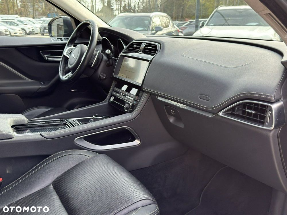 Jaguar F-Pace 2.0 i4D AWD R-Sport - 24