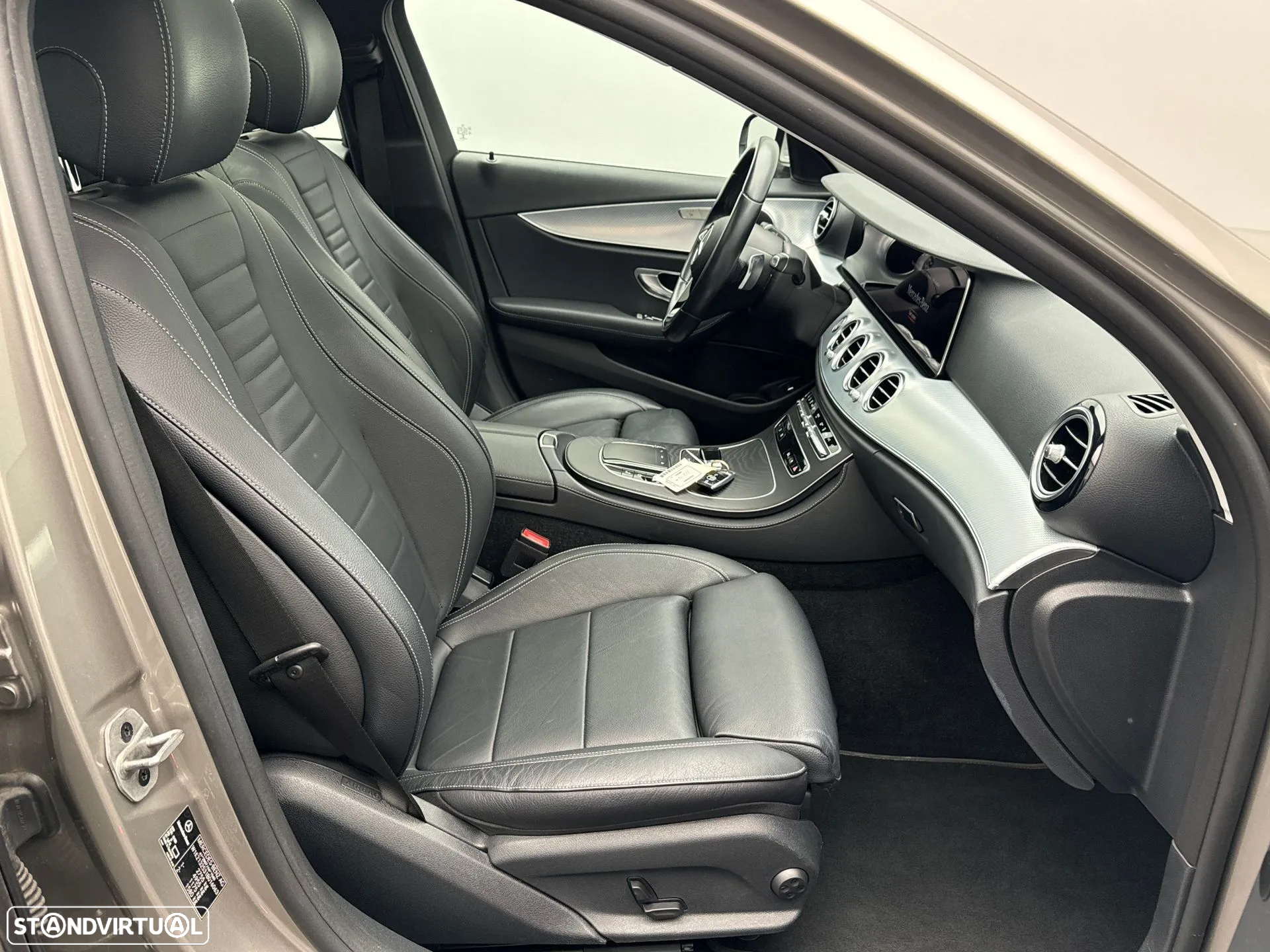 Mercedes-Benz E 300 e Exclusive Line - 12