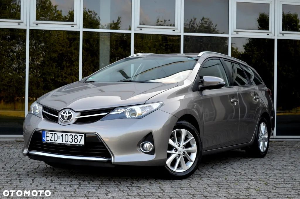 Toyota Auris 1.6 Dynamic - 1