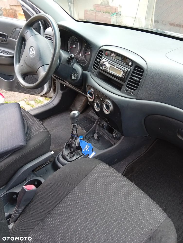 Hyundai Accent - 14