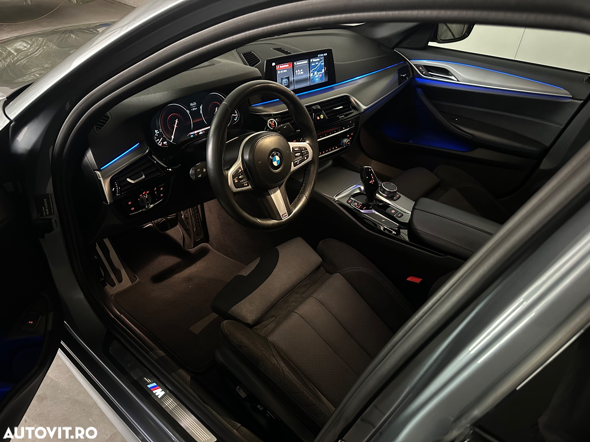 BMW Seria 5 525d Aut. - 12