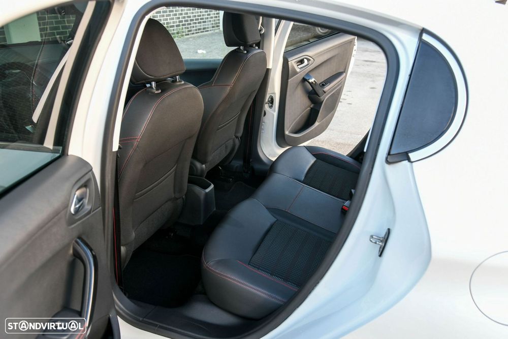 Peugeot 208 1.2 PureTech GT Line - 12