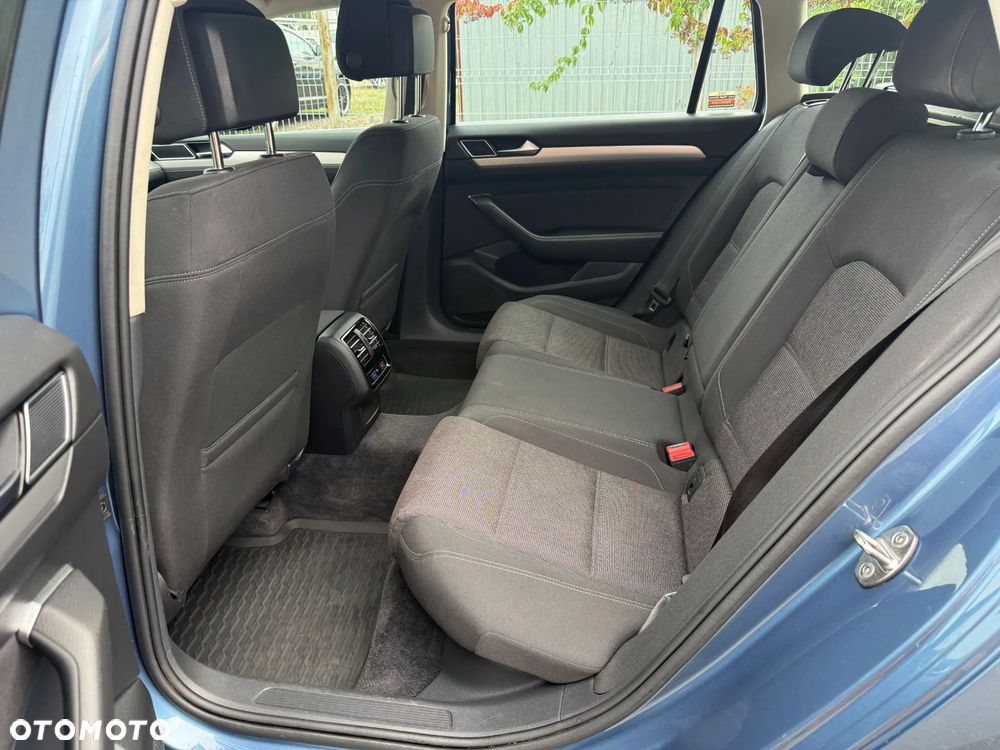Volkswagen Passat - 35