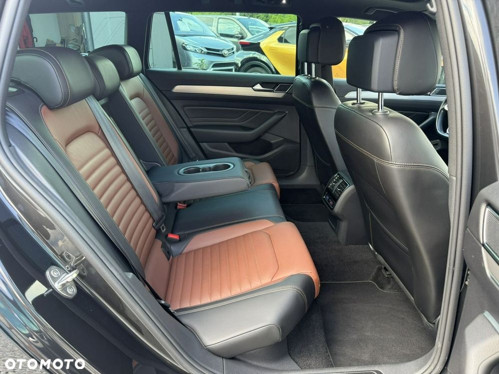 Volkswagen Passat Variant 2.0 TDI SCR DSG Elegance - 14