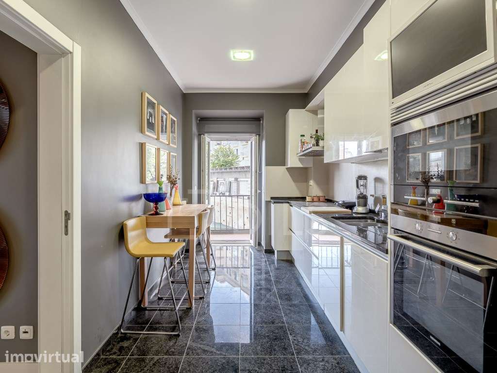Apartamento T3 renovado com garagem, arrecadação e varanda em Lisboa. - Grande imagem: 4/25