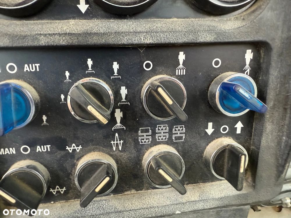 Dynapac CC 232 HF / 2008  / Nóż do Poboczy - 22