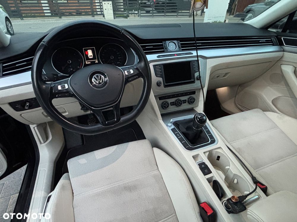 Volkswagen Passat 2.0 TDI (BlueMotion Technology) Comfortline - 14