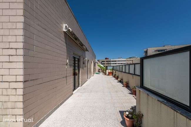 Apartamento T3 em Ferreiros – 4º Andar com Terraço Enorme! - Grande imagem: 2/23