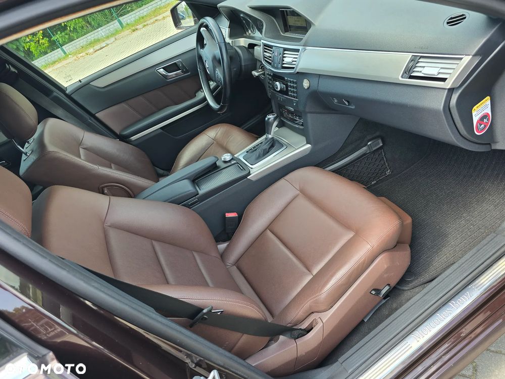 Mercedes-Benz Klasa E 250 CGI BlueEFFICIENCY 7G-TRONIC Avantgarde - 23