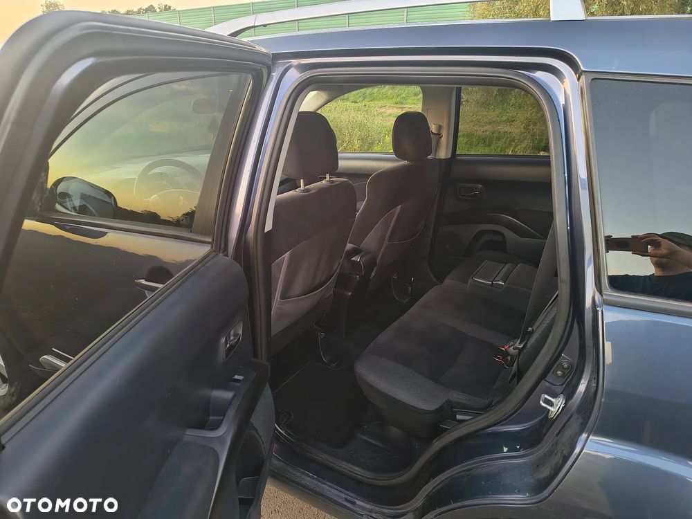 Mitsubishi Outlander 2.4 4WD Intense - 27
