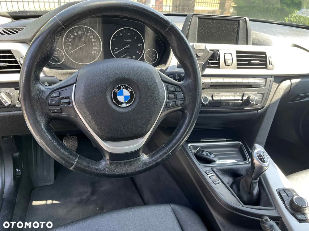 BMW Seria 3 318d Sport Line - 21