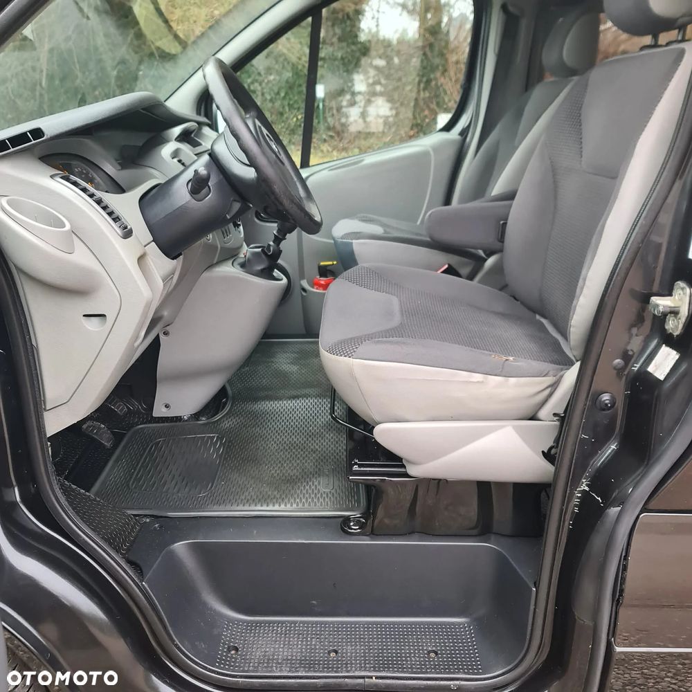 Opel VIVARO 6-OSOBOWY - 13