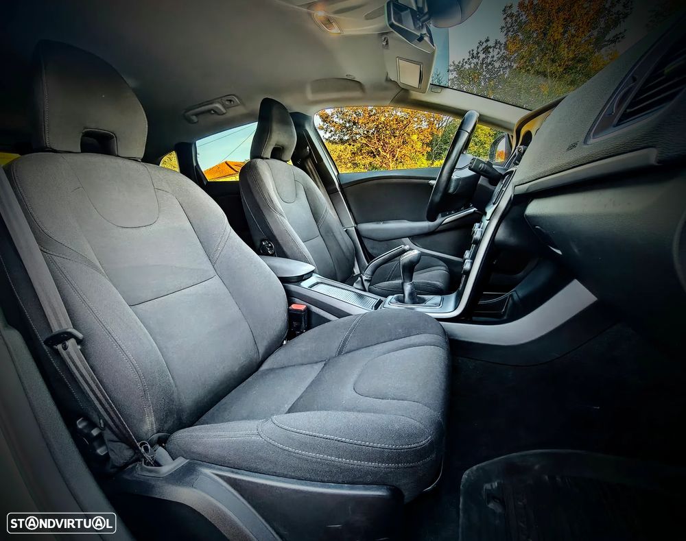 Volvo V40 D3 Momentum - 9