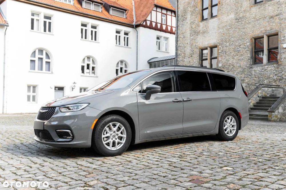 Chrysler Pacifica - 1