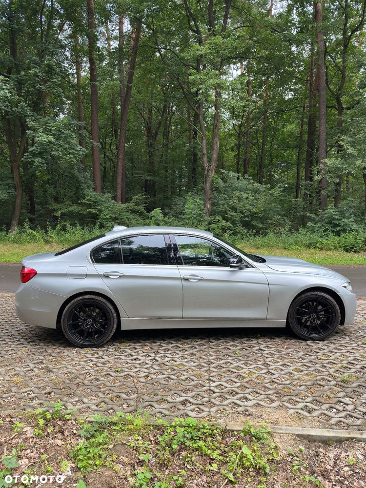 BMW Seria 3 330i Sport Line - 10
