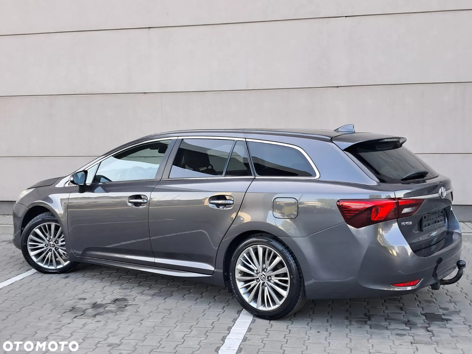 Toyota Avensis Combi 1.8 Business Edition - 13