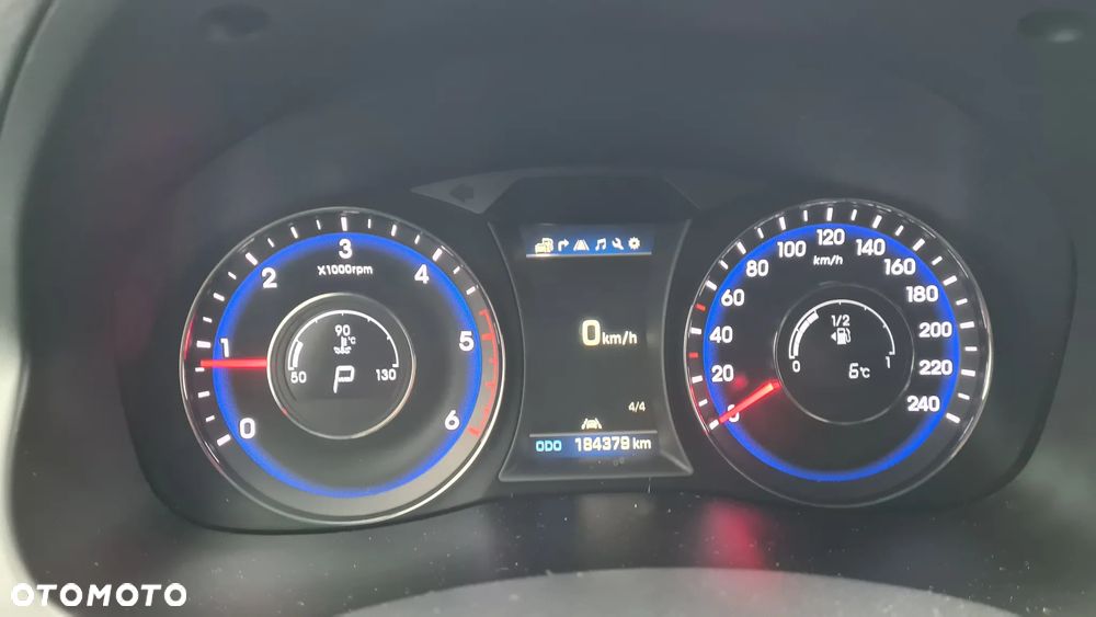 Hyundai i40 Kombi 1.7 CRDi DCT Premium - 13