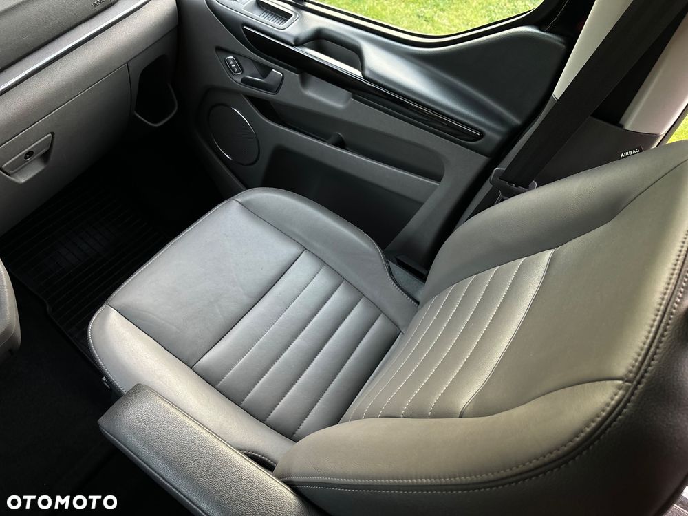 Ford Tourneo Custom 2.0 EcoBlue L1 Titanium SelectShift - 32